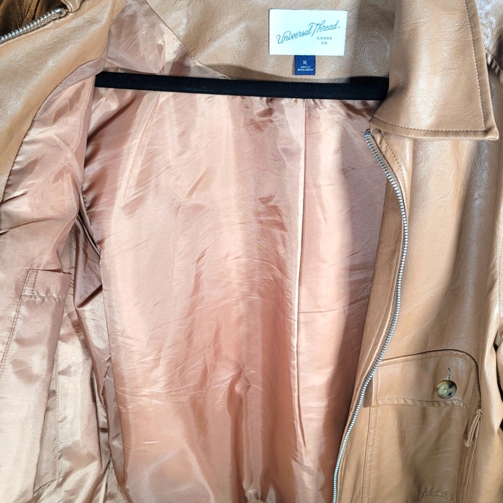 Clothes - Picture 3 of 3